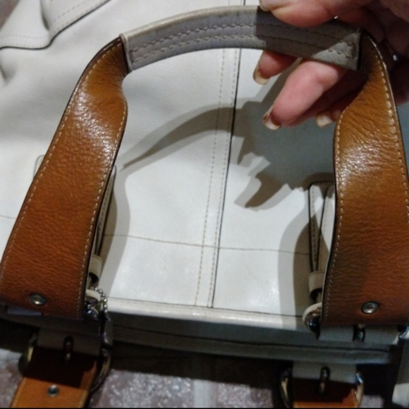 Coach all leatherB066-9544 off white cream buckle strap Soho satchel tote - Picture 5 of 11